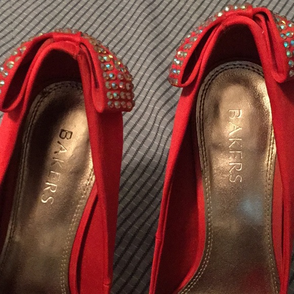 Red Pumps - Picture 8 of 8